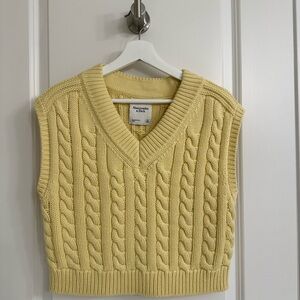 Abercrombie & Fitch Light Yellow V-Neck Sweater Vest